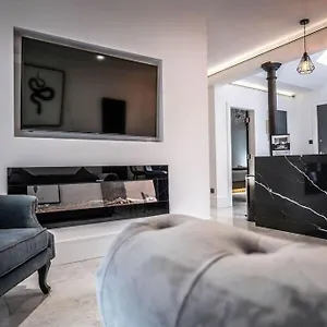 Luxury Royal Mile Boutique 2bedroom Edinburgh